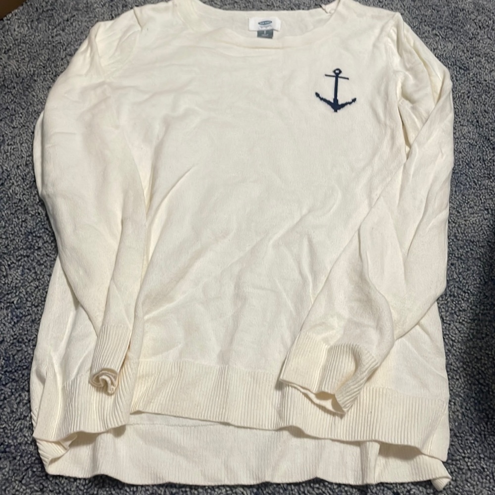 Old Navy crew neck sweater with an anchor on it. Never worn